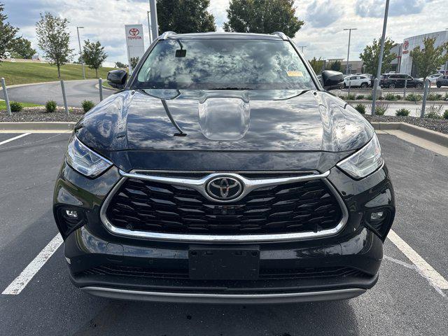 used 2022 Toyota Highlander car, priced at $37,686