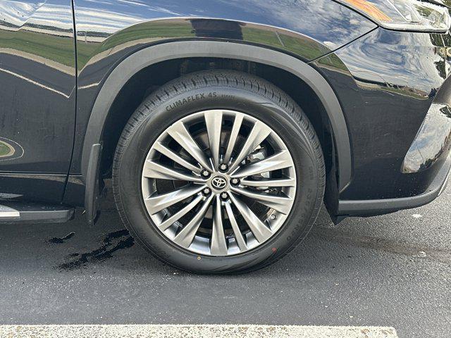 used 2022 Toyota Highlander car, priced at $37,686