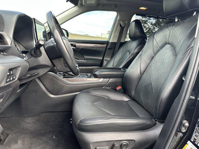used 2022 Toyota Highlander car, priced at $37,686