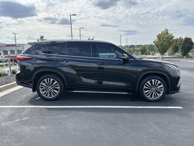 used 2022 Toyota Highlander car, priced at $37,686