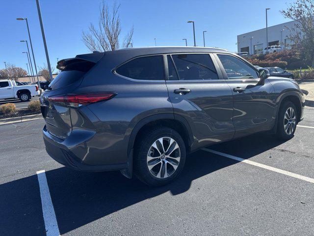 used 2023 Toyota Highlander car, priced at $43,991