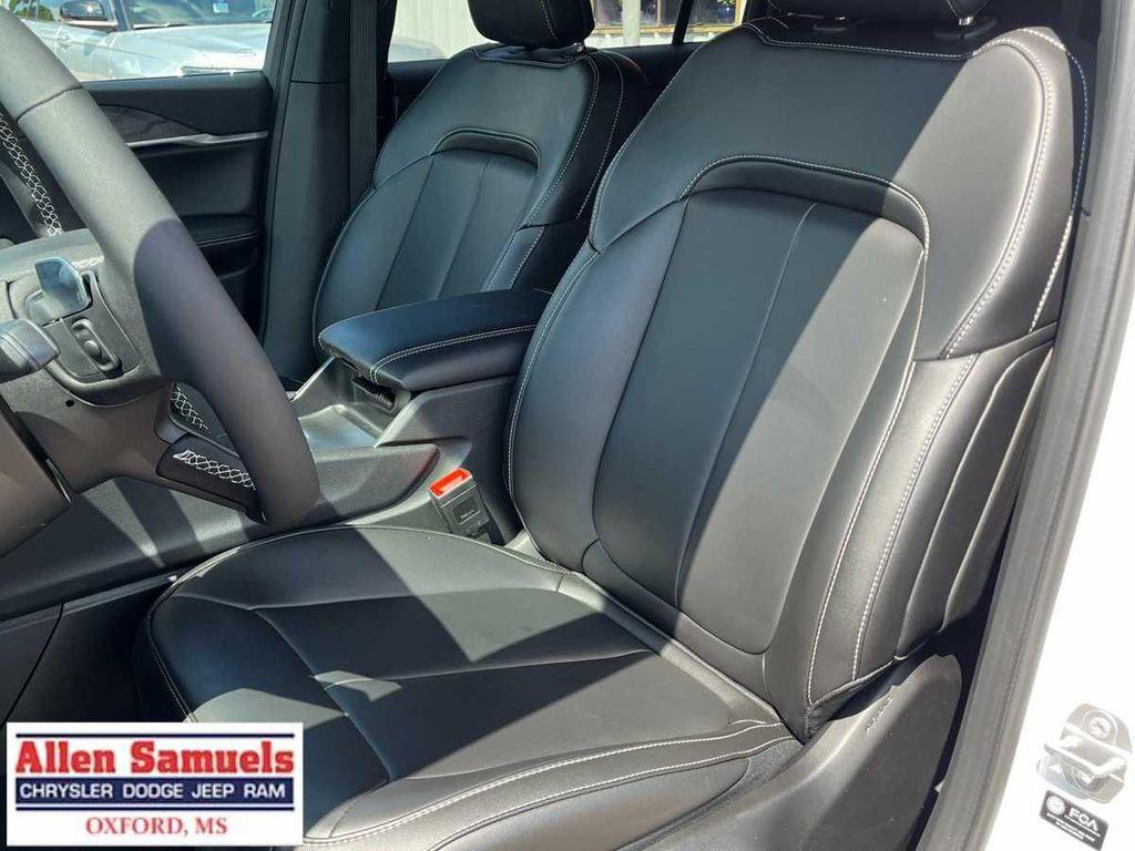 new 2025 Jeep Grand Cherokee L car