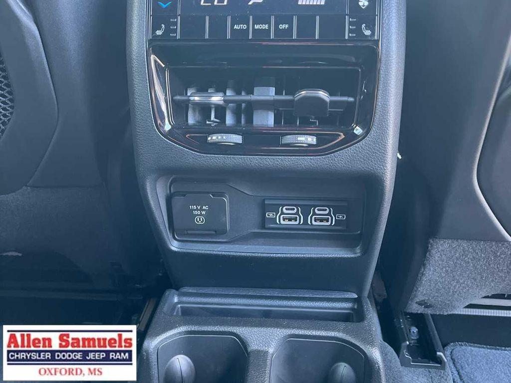 new 2025 Jeep Grand Cherokee L car