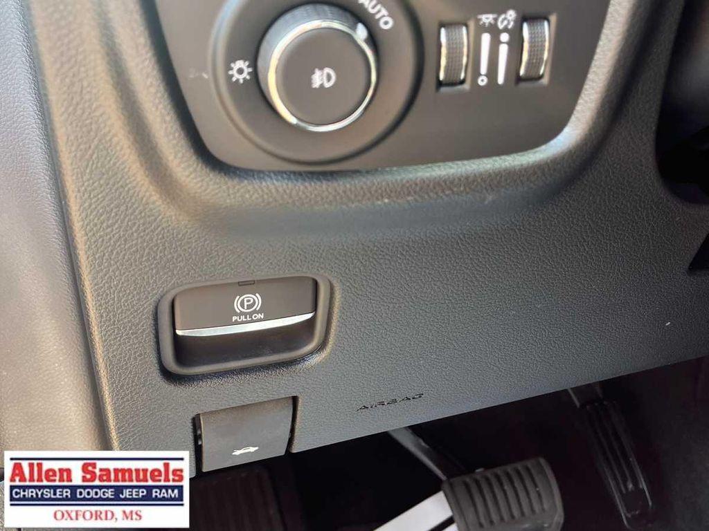 new 2025 Jeep Grand Cherokee L car