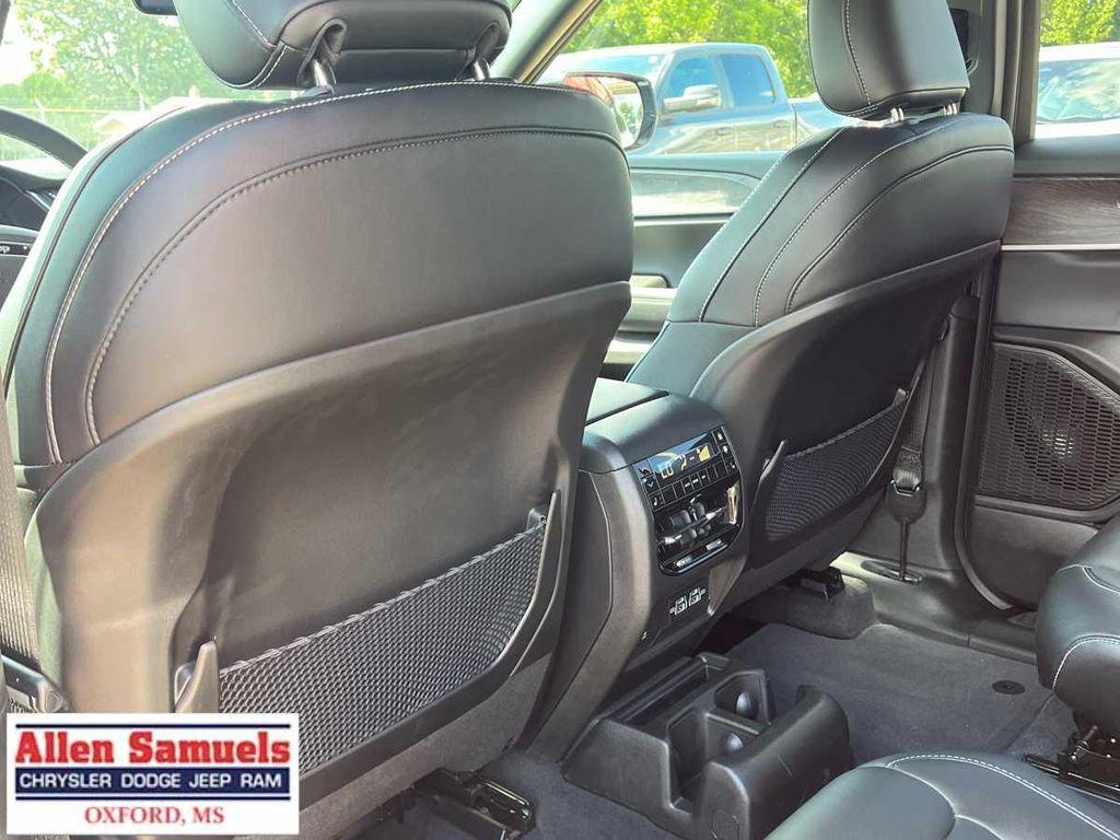 new 2025 Jeep Grand Cherokee L car