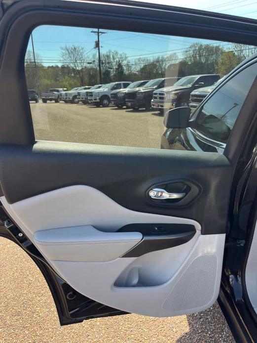 used 2019 Jeep Cherokee car, priced at $21,977