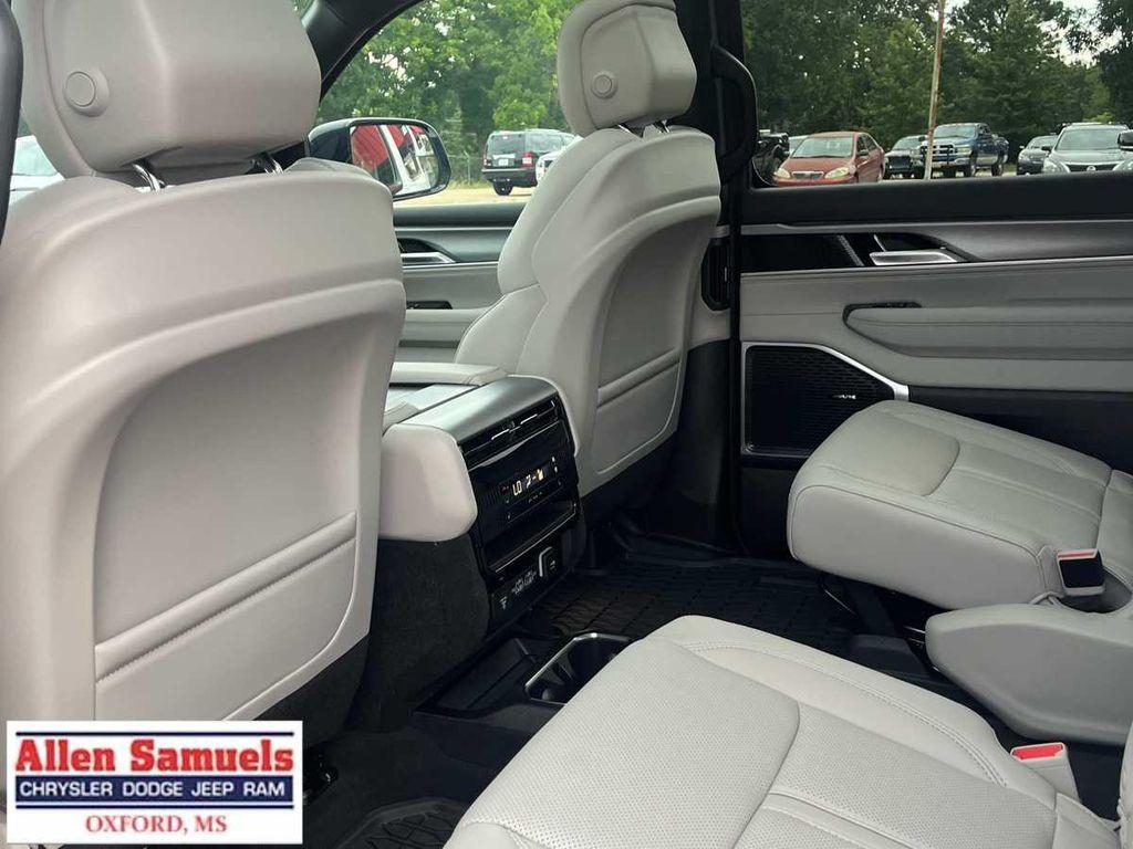 new 2025 Jeep Wagoneer car