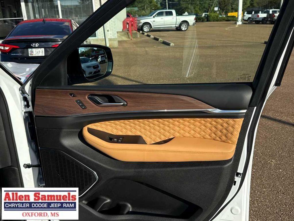new 2025 Jeep Grand Cherokee L car, priced at $63,460