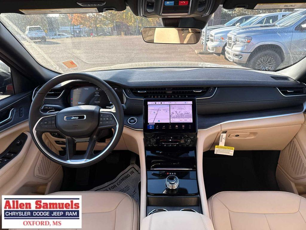 new 2025 Jeep Grand Cherokee car, priced at $48,120