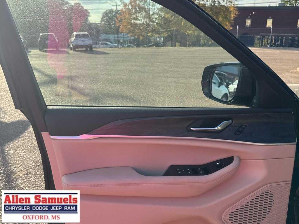 new 2025 Jeep Grand Cherokee car, priced at $48,120