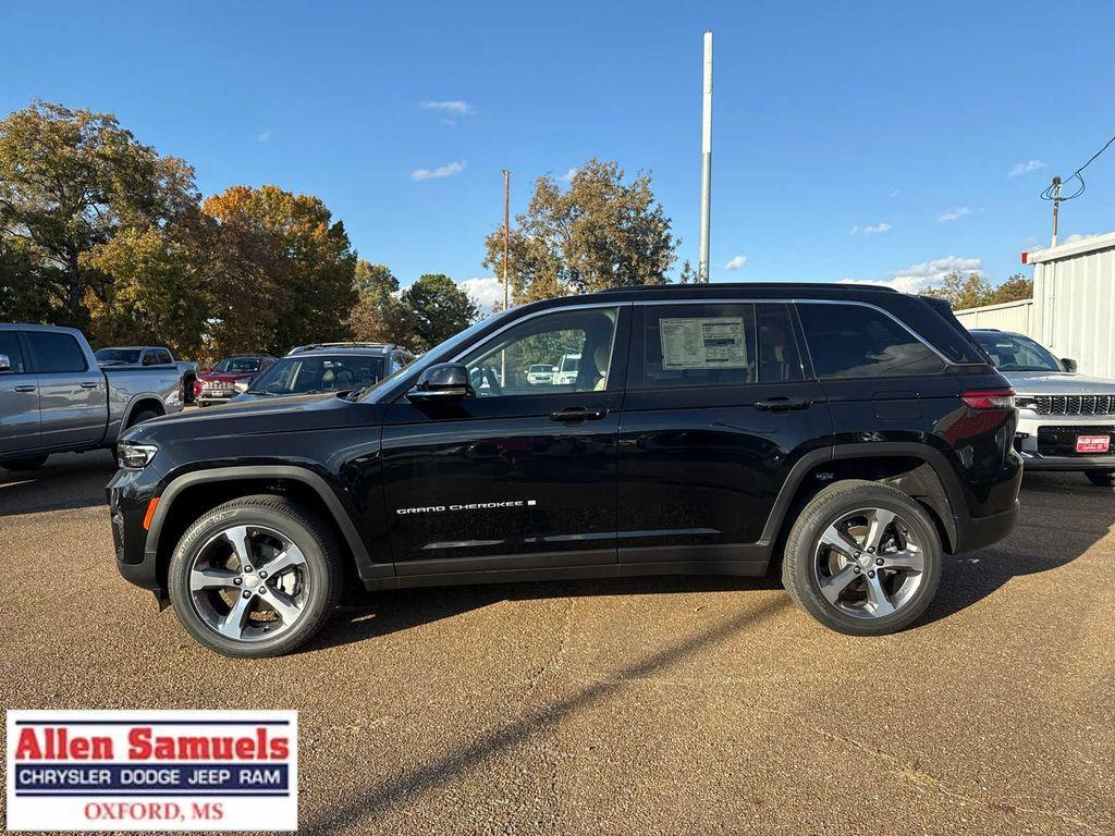 new 2025 Jeep Grand Cherokee car, priced at $48,120