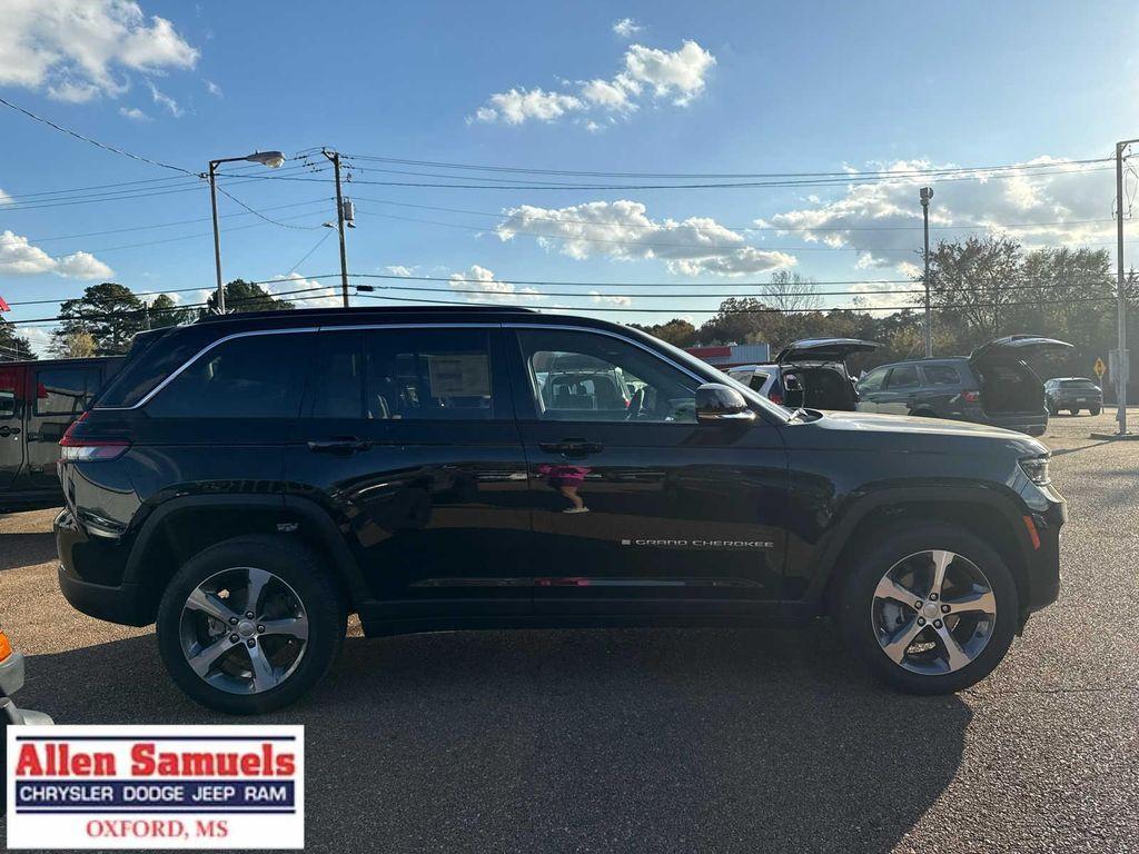 new 2025 Jeep Grand Cherokee car, priced at $48,120