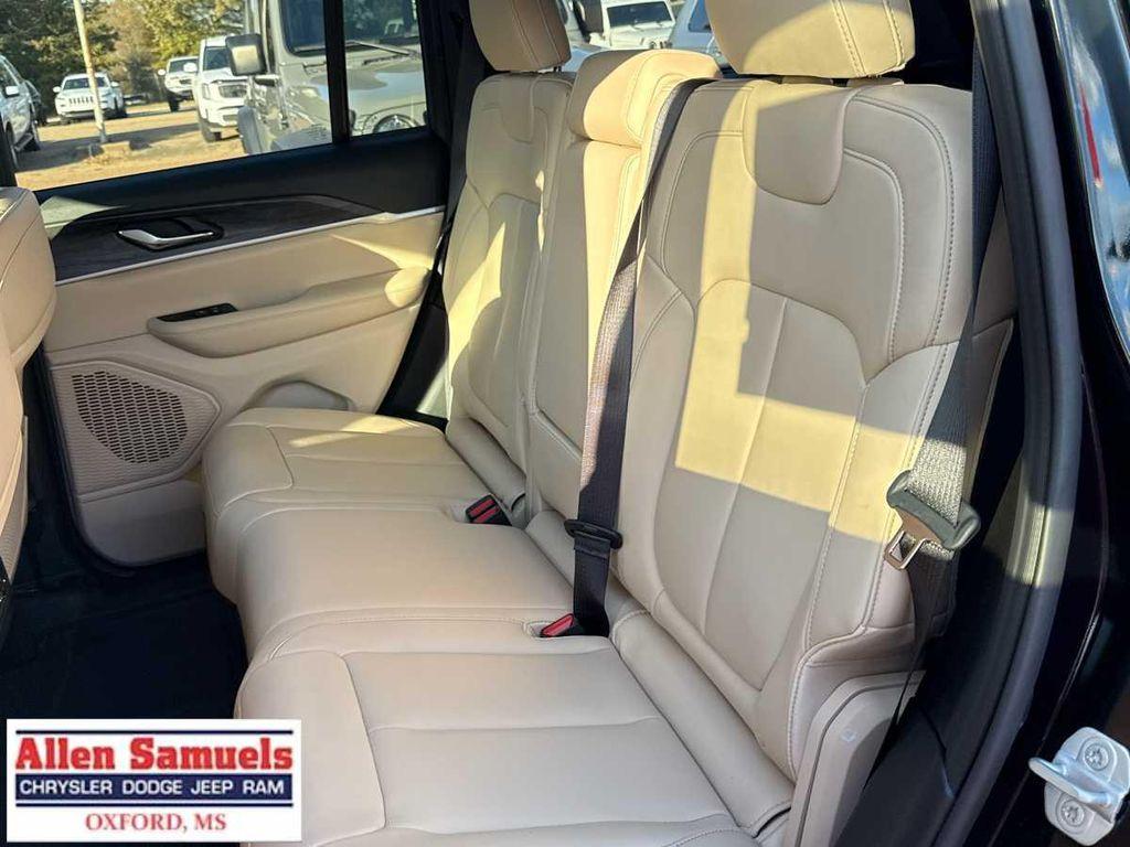 new 2025 Jeep Grand Cherokee car, priced at $48,120