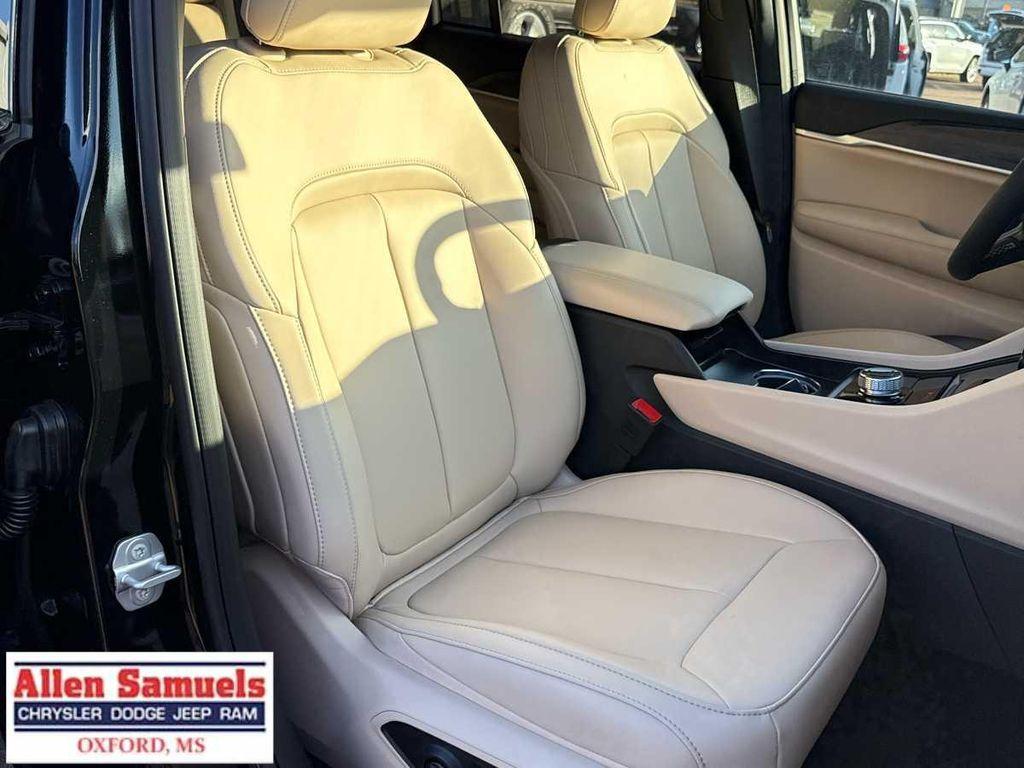 new 2025 Jeep Grand Cherokee car, priced at $48,120