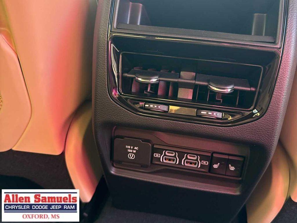 new 2025 Jeep Grand Cherokee car, priced at $48,120