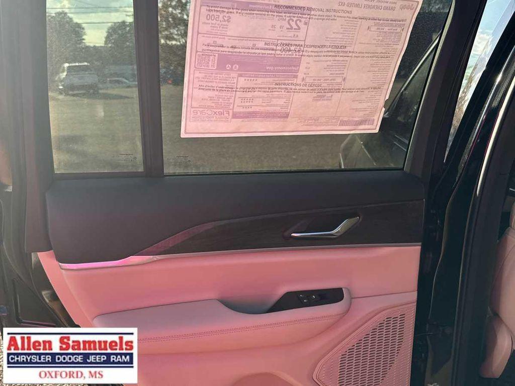 new 2025 Jeep Grand Cherokee car, priced at $48,120