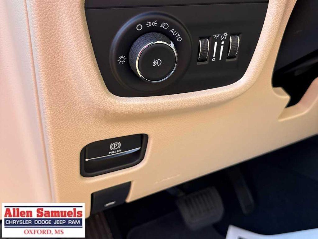 new 2025 Jeep Grand Cherokee car, priced at $48,120