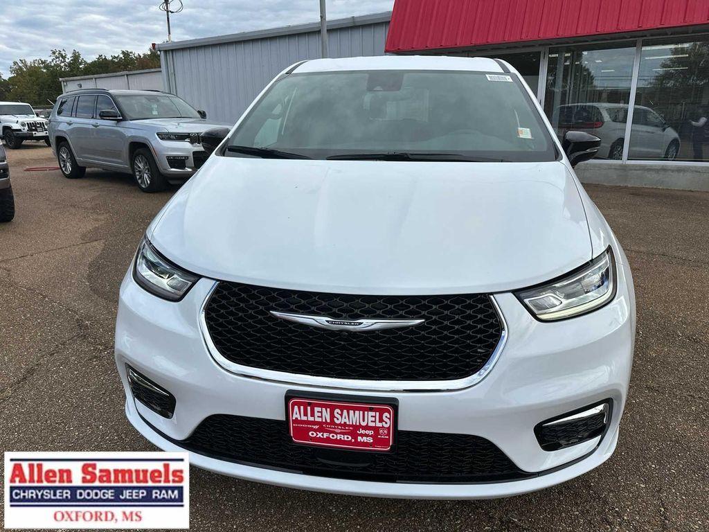 new 2026 Chrysler Pacifica car, priced at $45,865