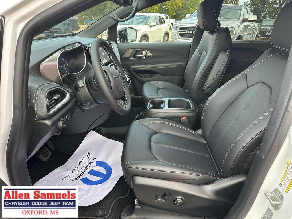 new 2026 Chrysler Pacifica car, priced at $45,865