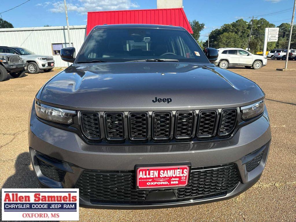 new 2025 Jeep Grand Cherokee car, priced at $45,875