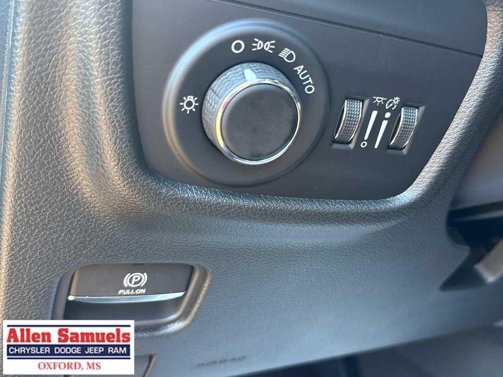 new 2025 Jeep Grand Cherokee car, priced at $45,875