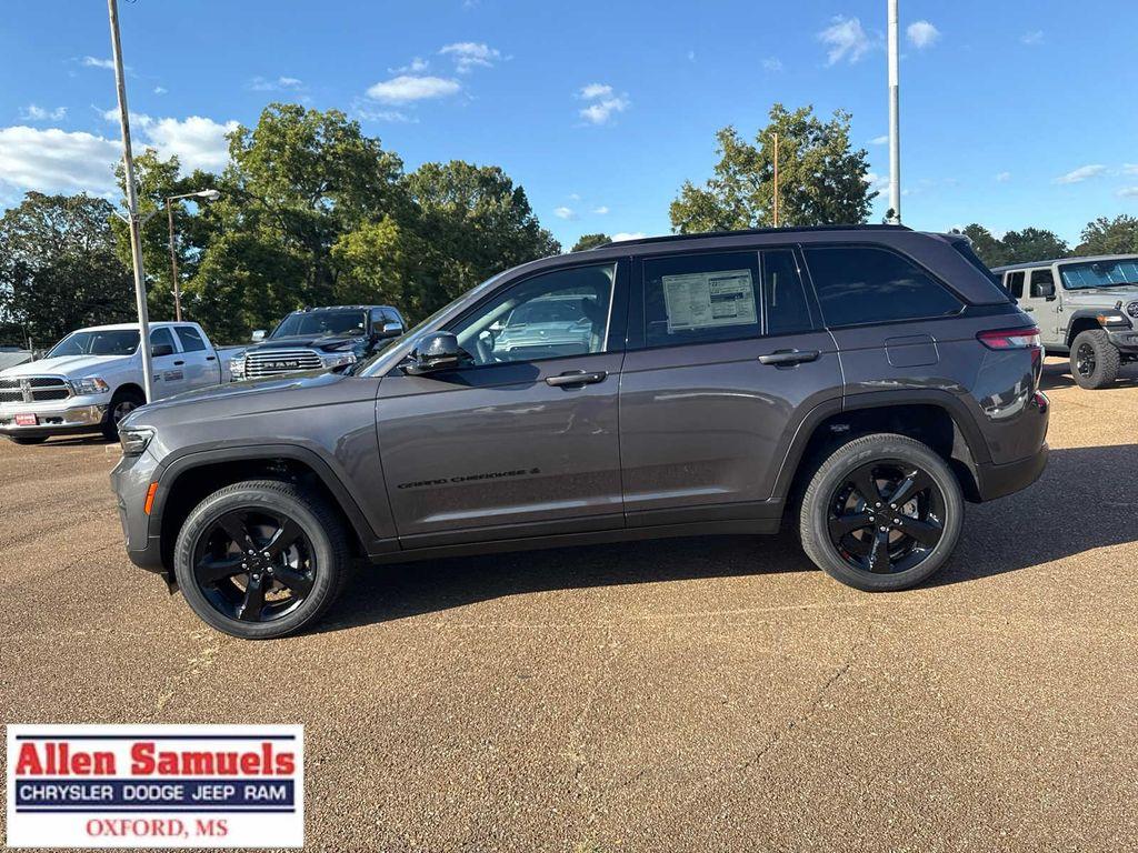 new 2025 Jeep Grand Cherokee car, priced at $45,875