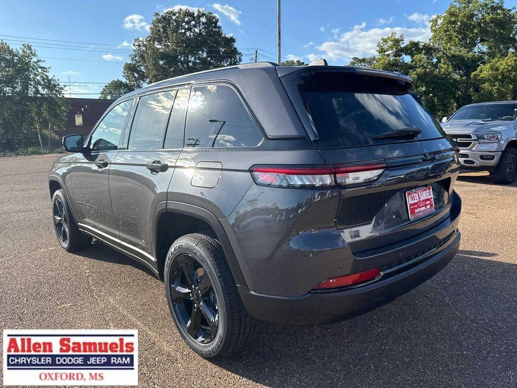 new 2025 Jeep Grand Cherokee car, priced at $45,875
