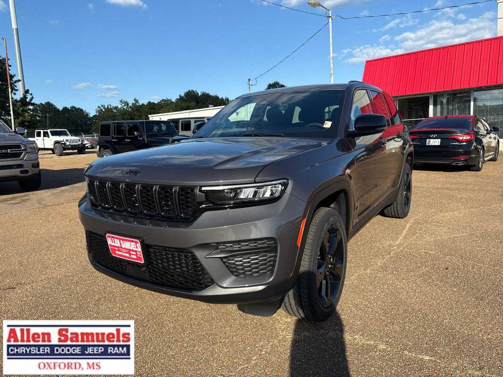 new 2025 Jeep Grand Cherokee car, priced at $45,875