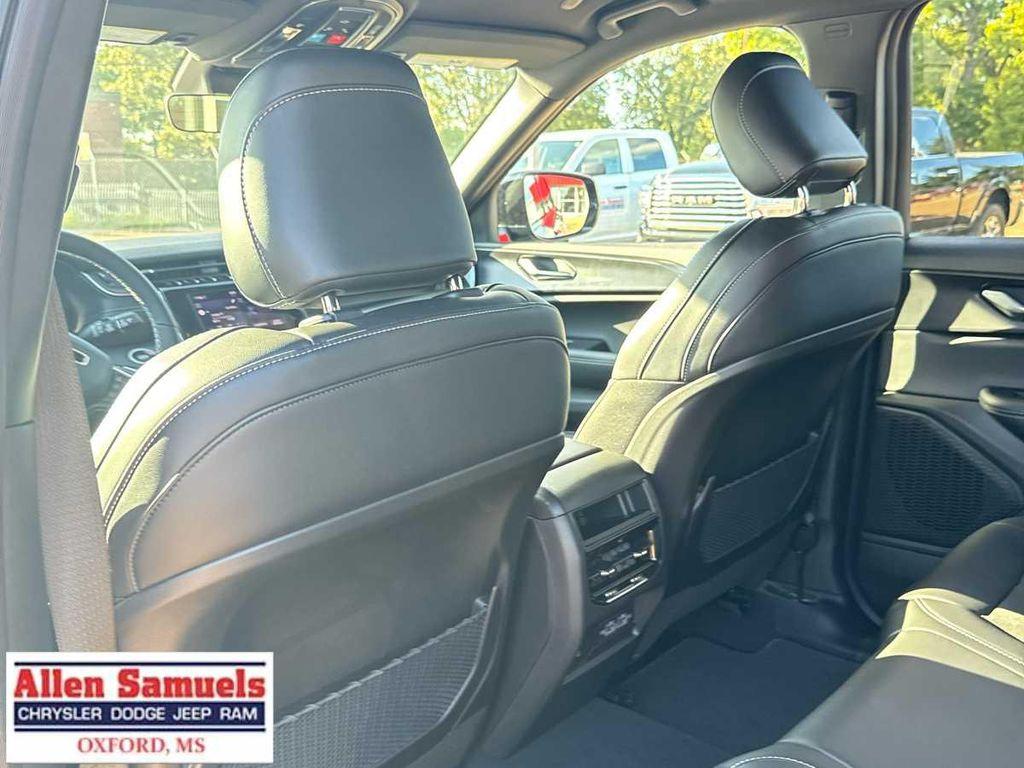 new 2025 Jeep Grand Cherokee car, priced at $45,875