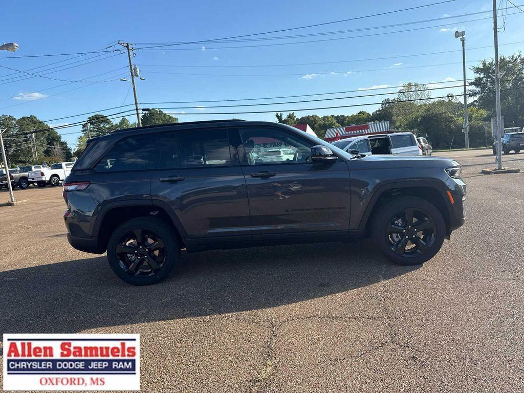 new 2025 Jeep Grand Cherokee car, priced at $45,875