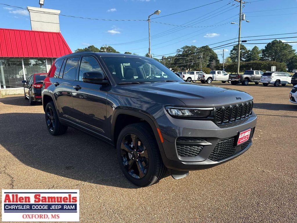 new 2025 Jeep Grand Cherokee car, priced at $45,875
