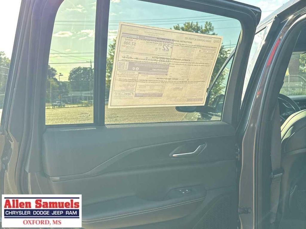 new 2025 Jeep Grand Cherokee car, priced at $45,875