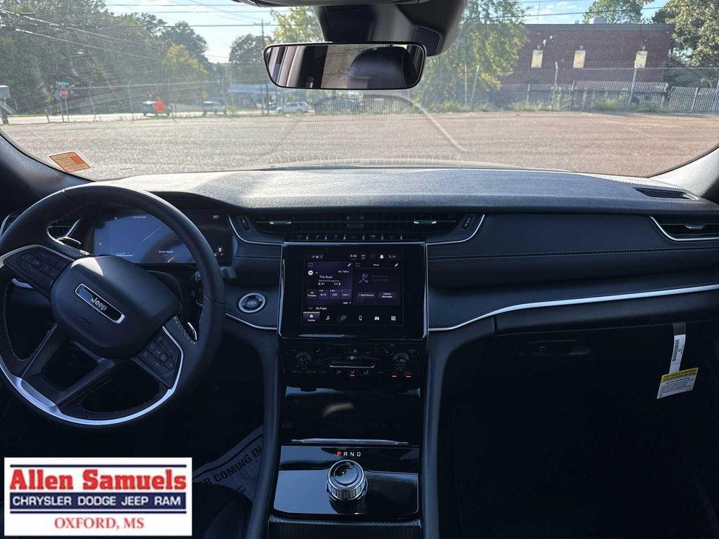 new 2025 Jeep Grand Cherokee car, priced at $45,875