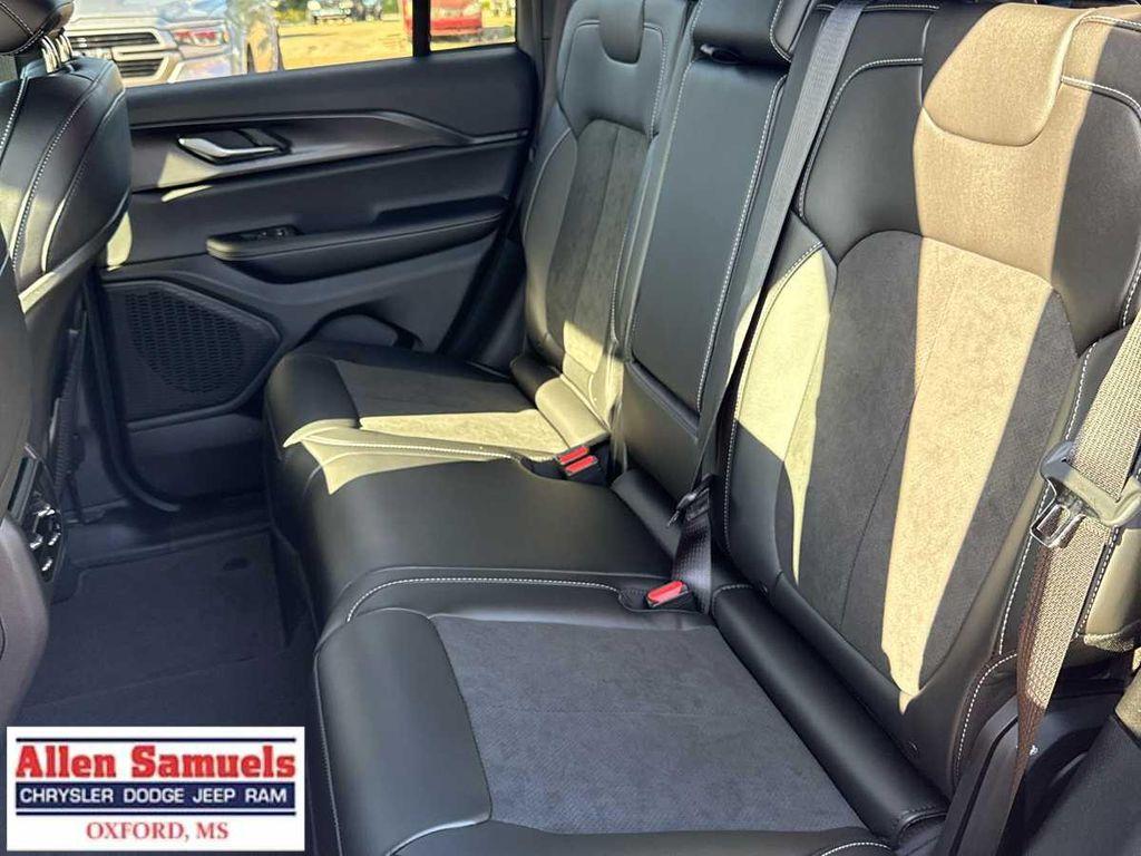 new 2025 Jeep Grand Cherokee car, priced at $45,875