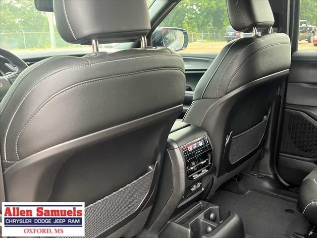 new 2025 Jeep Grand Cherokee L car