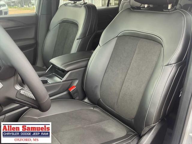 new 2025 Jeep Grand Cherokee L car