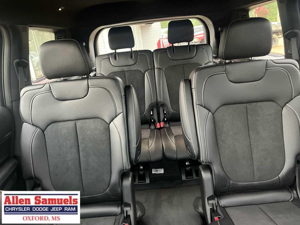 new 2025 Jeep Grand Cherokee L car