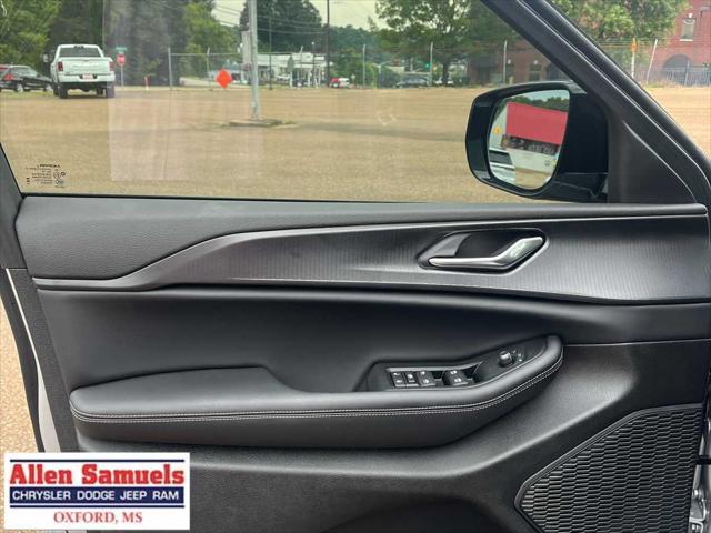 new 2025 Jeep Grand Cherokee L car
