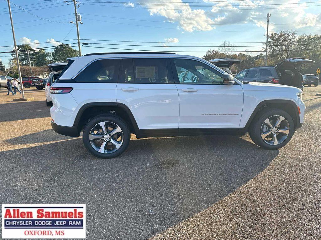 new 2025 Jeep Grand Cherokee car, priced at $47,525