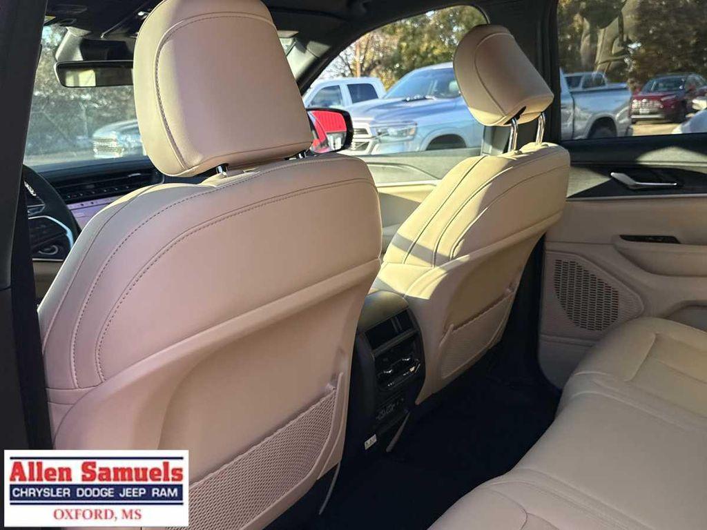 new 2025 Jeep Grand Cherokee car, priced at $47,525