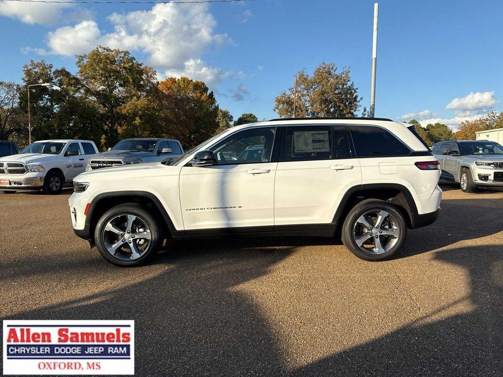 new 2025 Jeep Grand Cherokee car, priced at $47,525