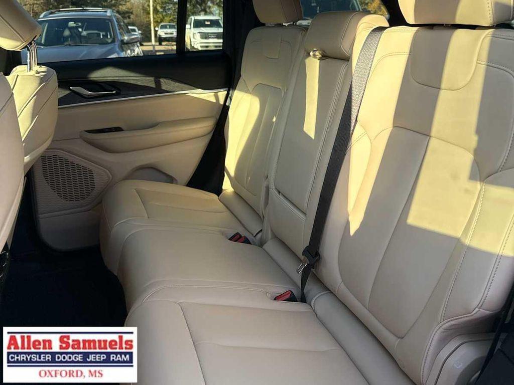 new 2025 Jeep Grand Cherokee car, priced at $47,525