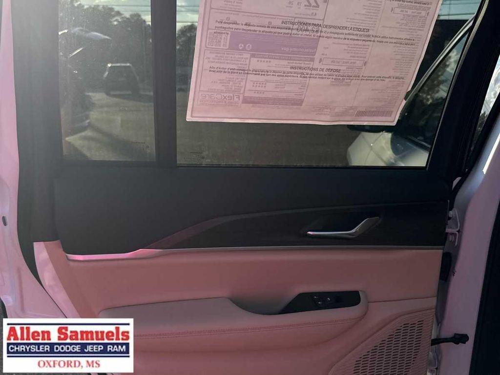 new 2025 Jeep Grand Cherokee car, priced at $47,525