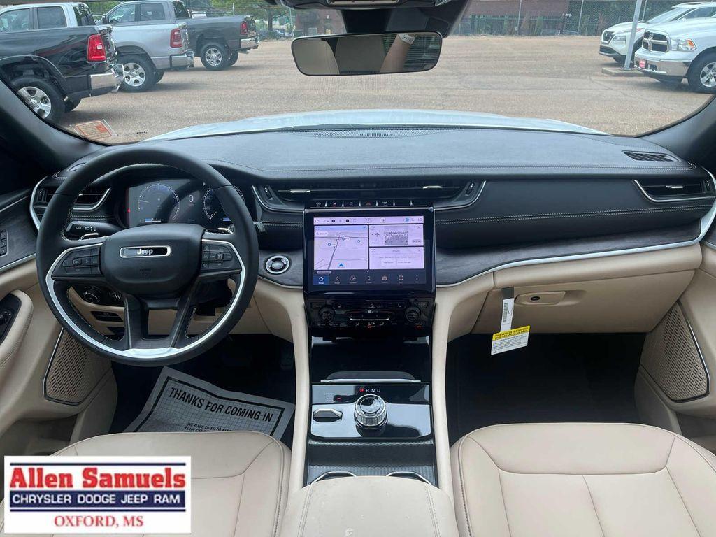 new 2025 Jeep Grand Cherokee car