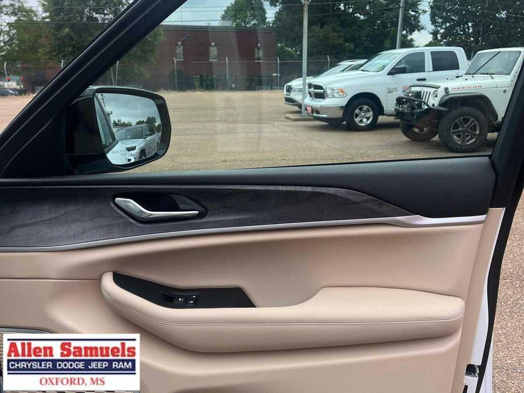 new 2025 Jeep Grand Cherokee car
