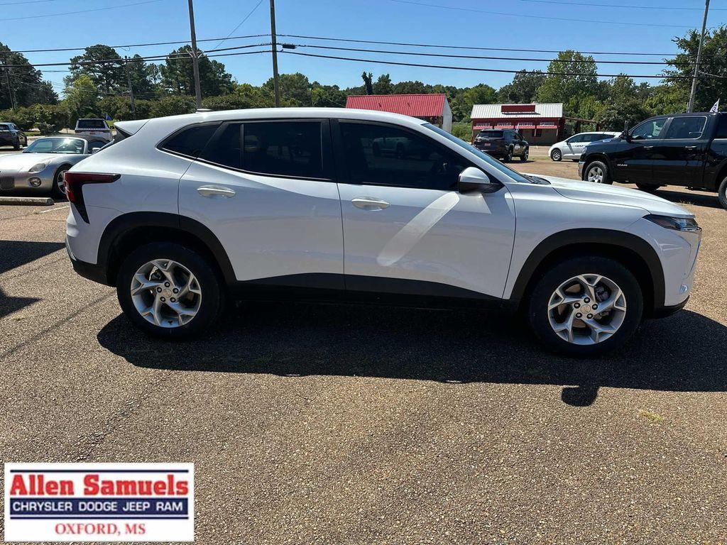 used 2025 Chevrolet Trax car, priced at $22,997
