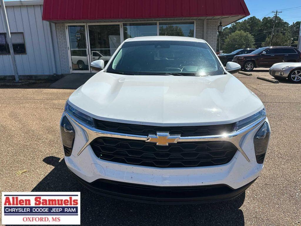 used 2025 Chevrolet Trax car, priced at $22,997