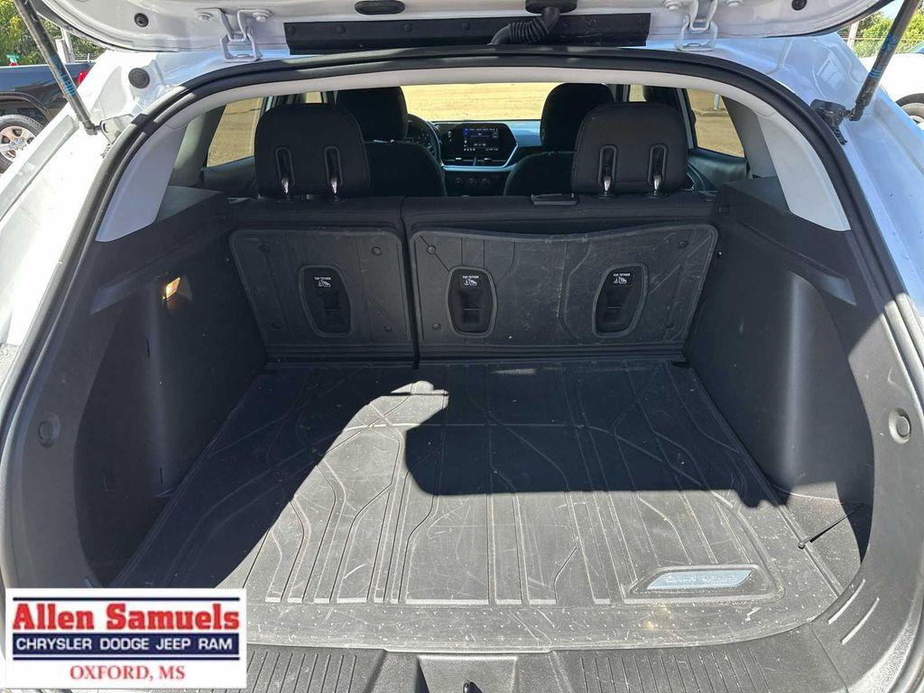 used 2025 Chevrolet Trax car, priced at $22,997