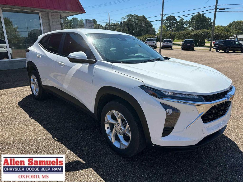 used 2025 Chevrolet Trax car, priced at $22,997