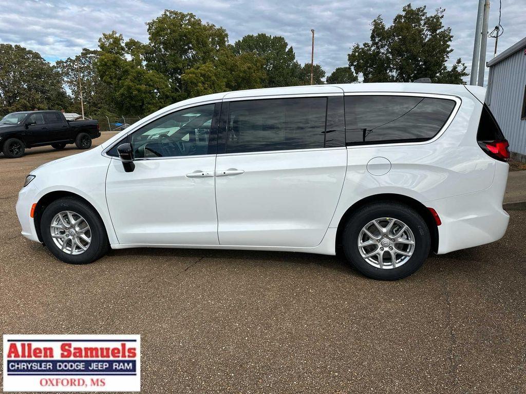 new 2026 Chrysler Pacifica car, priced at $45,865